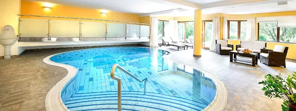actieve gezinsvakantie outdoorvakantie families oostenrijk lofer hotel st hubertus zwembad
