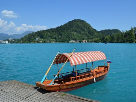 rondreis slovenie op maat gorenjska lake bled roeiboot