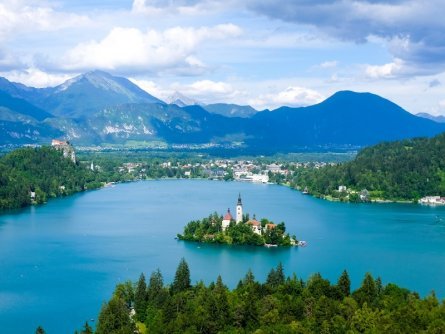 rondreis slovenië highlights julische alpen gorenjska bled meer van bled maria hemelvaartkerk