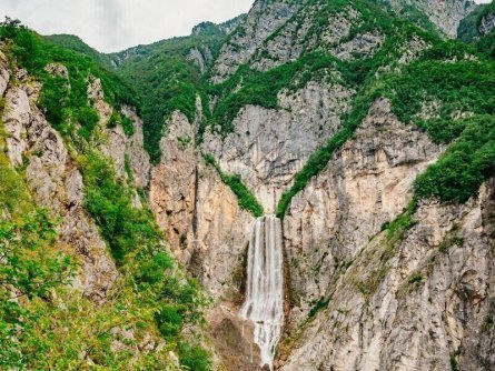 slovenie back to nature rondreis auto soca vallei slovenie slap boka waterval