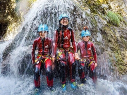 family active otztal actieve gezinsvakantie families otztal tirol oostenrijk kids canyoning 2