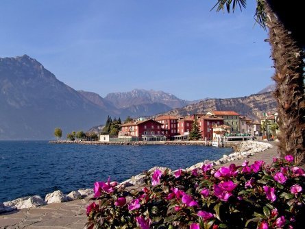 family outdoor active lago di garda actieve vakantie gardameer trentino zuid tirol italie bike hotel caravel uitzicht