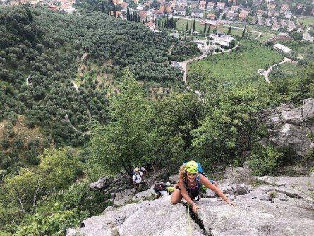 family outdoor active lago di garda actieve vakantie gardameer trentino zuid tirol italie mountaineering