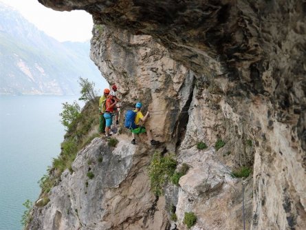 family outdoor active lago di garda actieve vakantie gardameer trentino zuid tirol italie via ferrata2