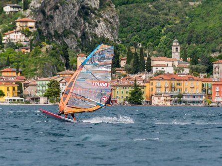 family outdoor active lago di garda actieve vakantie gardameer trentino zuid tirol italie windsurfen2