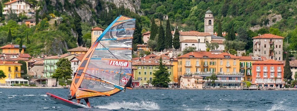 family outdoor active lago di garda actieve vakantie gardameer trentino zuid tirol italie windsurfen2