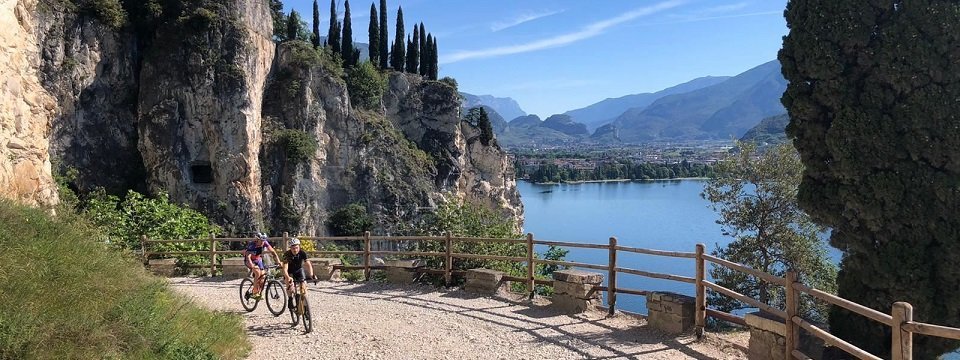 family outdoor active lago di garda actieve vakantie gardameer trentino zuid tirol italie e mountainbiken