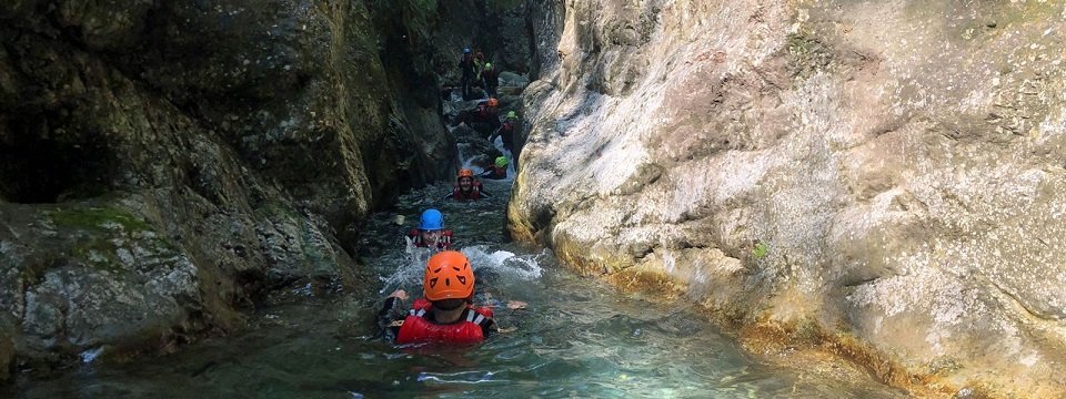 family outdoor active lago di garda actieve vakantie gardameer trentino zuid tirol italie canyoning