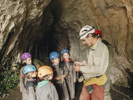 family active samoëns avontuurlijke vakantie families frankrijk haute savoie speleologie