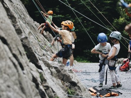 family active samoëns avontuurlijke vakantie families frankrijk haute savoie rotsklimmen 2