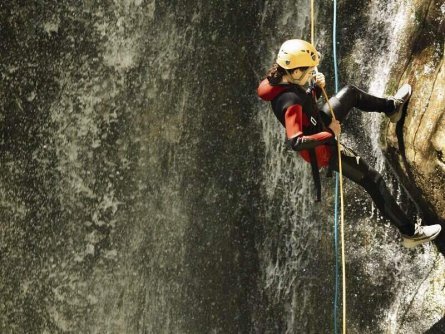 family active samoëns avontuurlijke vakantie families frankrijk haute savoie canyoning