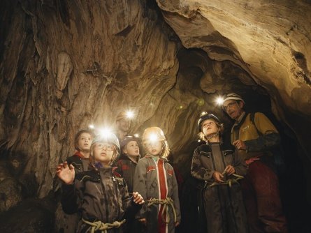 family active samoëns avontuurlijke vakantie families frankrijk haute savoie speleologie 2