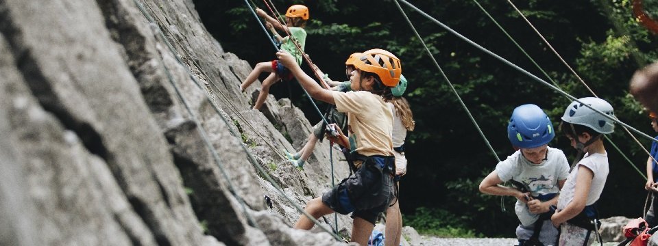 family active samoëns avontuurlijke vakantie families frankrijk haute savoie rotsklimmen 2