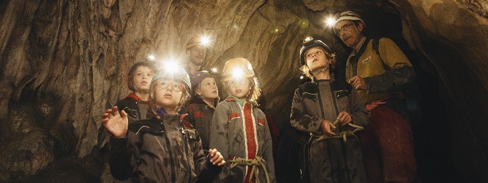 family active samoëns avontuurlijke vakantie families frankrijk haute savoie speleologie 2