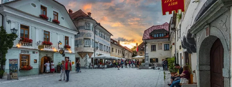 gehele juliana trail actieve vakantie meerdaagse wandeltocht julische alpen slovenië linhartov trg (2)