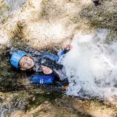 family active lofer avontuurlijke gezinsvakantie oostenrijk canyoning kids rock 5