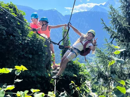 family outdoor active zillertal actieve gezinsvakantie outdoorvakantie oostenrijk tirol klettersteig via ferrata