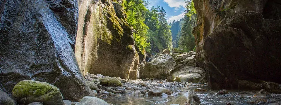 blue lagoon avontuur canyoning outdoor active zillertal vakantie oostenrijk oostenrijkse alpen